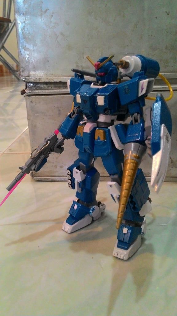 GG 1/144 Blue destiny unit 1 คัสต้อมมั่วๆ สีกระป๋อง โดย crackkick