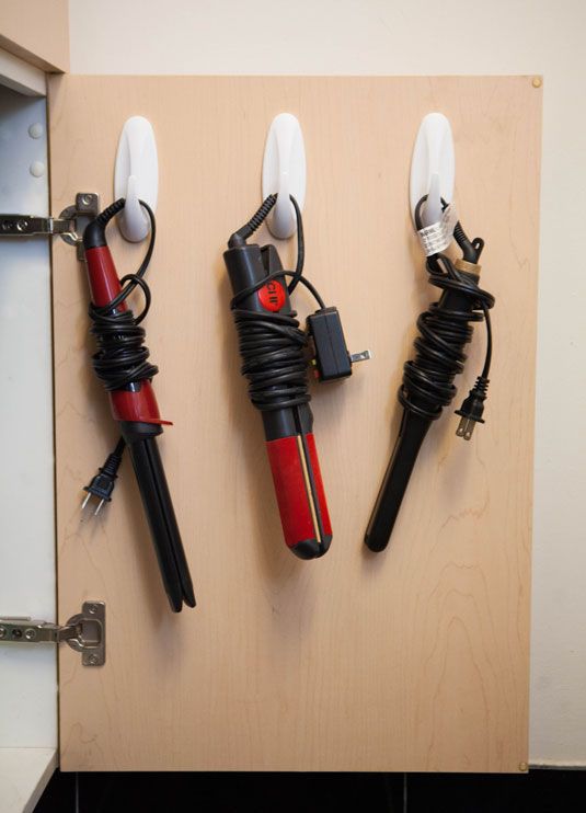  photo 9Hangyourhottoolsonadhesivehooksinsideofacabinetdoor_zps4664738a.jpg